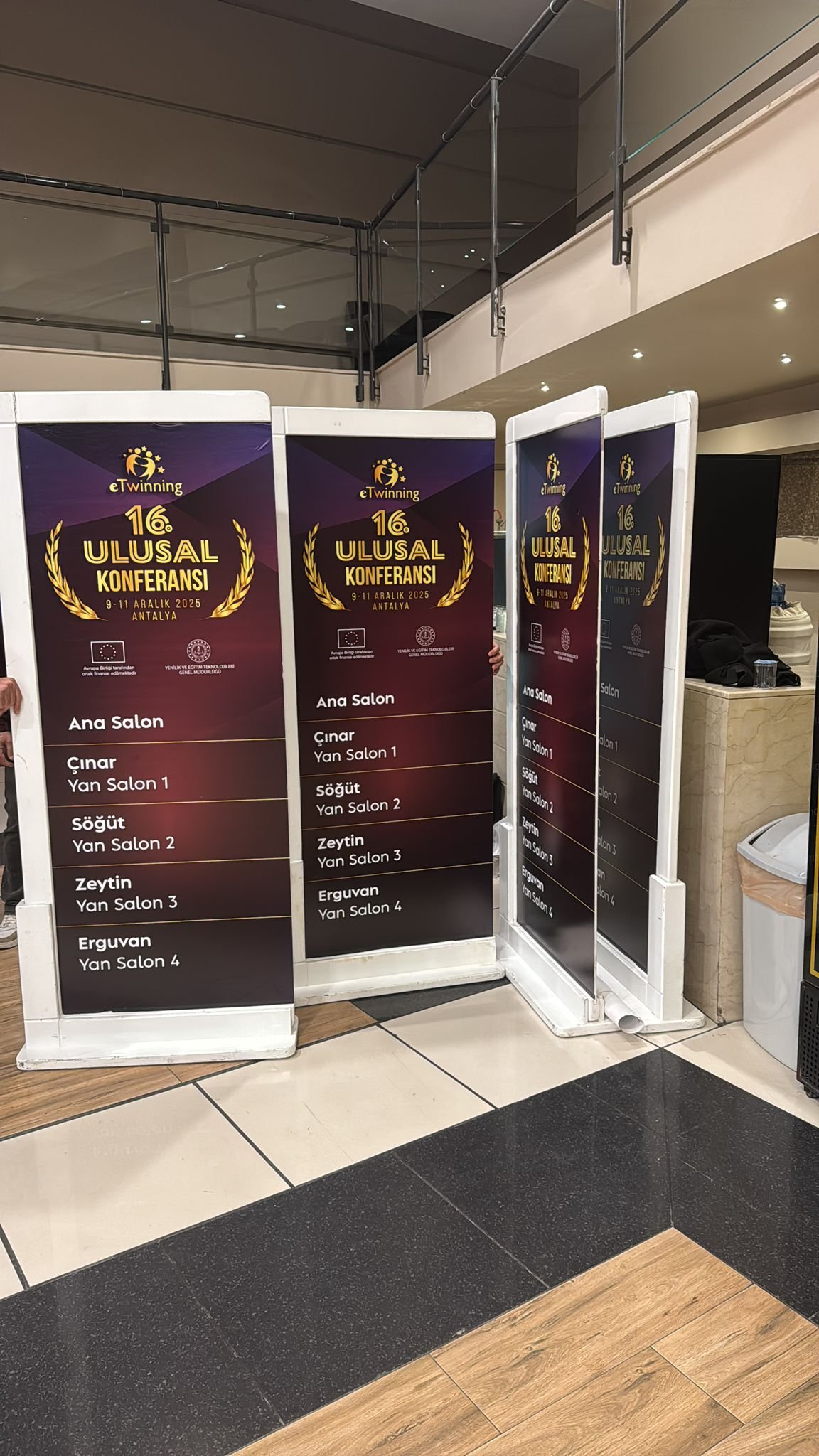 Konferans Yönlendirme Panosu | Ayaklı Salon Bilgilendirme Tabelası - Görsel 2